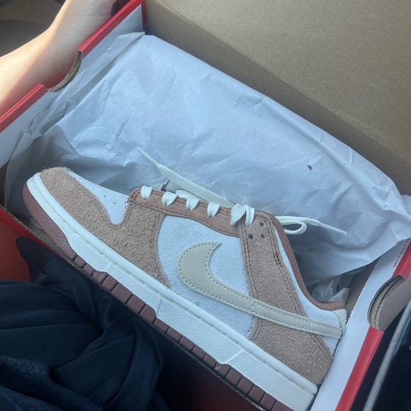 BRAND NEW DUNKS “CURRY” - Picture 1 of 3
